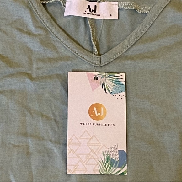 2/$30 Amelia James New Size L Dolman V Neck Blouse Mint Green Scissors Graphic - Picture 8 of 8